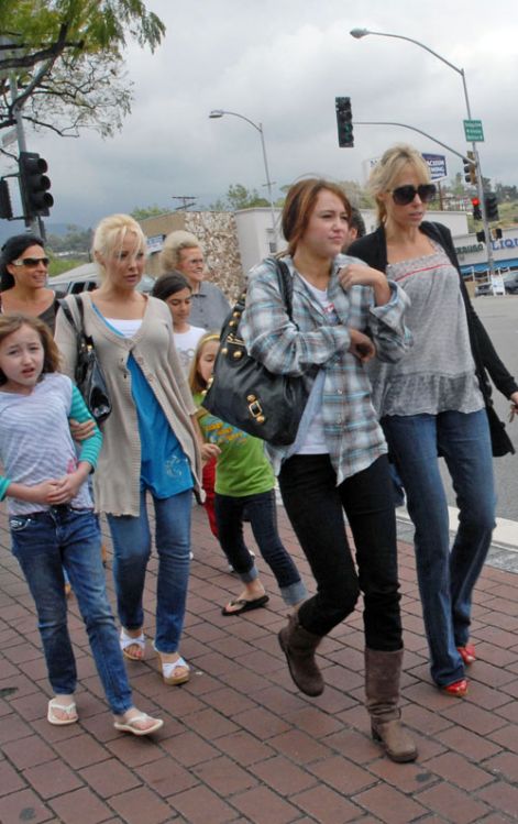 miley-cyrus-family-3308-5.jpg miley-cyrus-family-3308-5.jpg