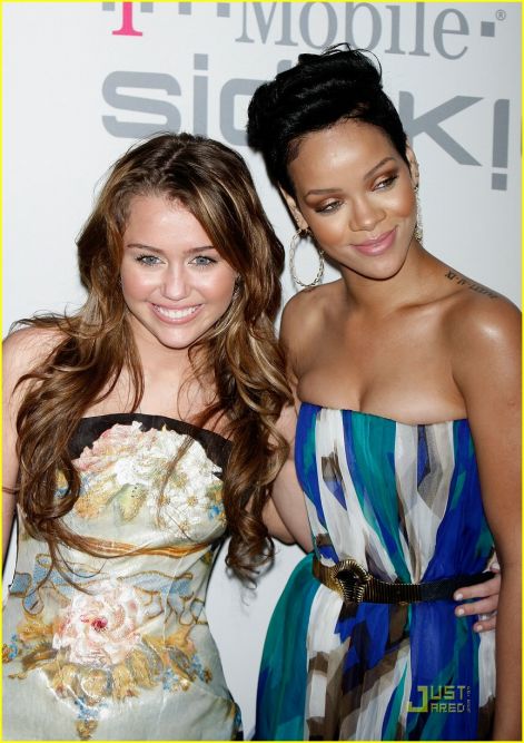 miley-cyrus-grammy-honor-clive-davis-01.jpg miley-cyrus-grammy-honor-clive-davis-01.jpg