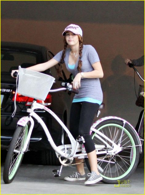 miley-cyrus-smet-cap-pilates-02.jpg miley-cyrus-smet-cap-pilates-02.jpg