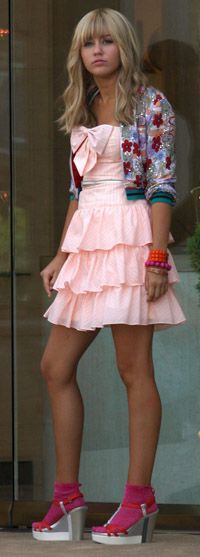 miley_cyrus_shoes1.jpg miley_cyrus_shoes1.jpg